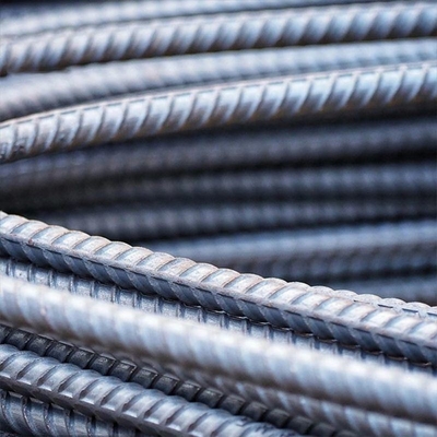 HRB400 Rebar de concreto de construção com tolerância de 1% e barra de aço carbono